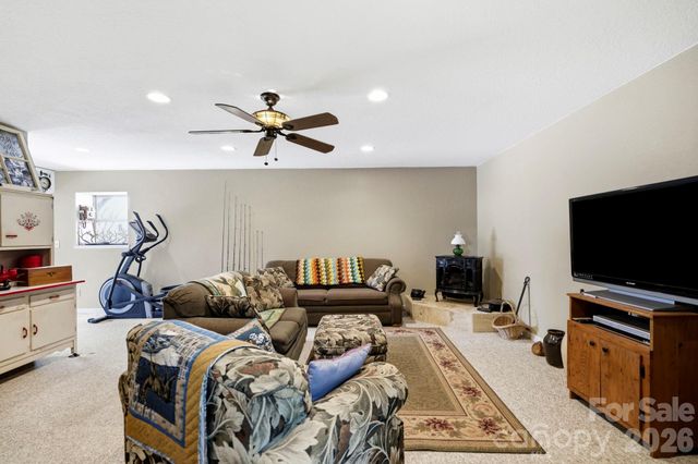 1489 Round Mountain Road, Brevard, NC 28712