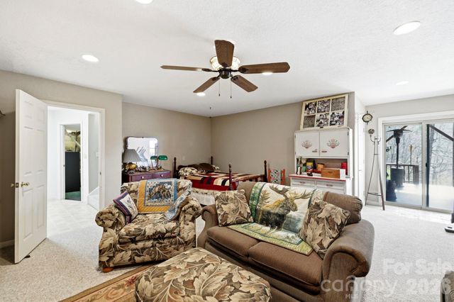 1489 Round Mountain Road, Brevard, NC 28712