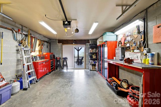 1489 Round Mountain Road, Brevard, NC 28712