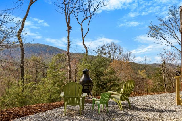 1489 Round Mountain Road, Brevard, NC 28712