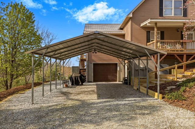 1489 Round Mountain Road, Brevard, NC 28712