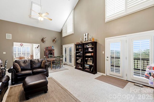 1489 Round Mountain Road, Brevard, NC 28712