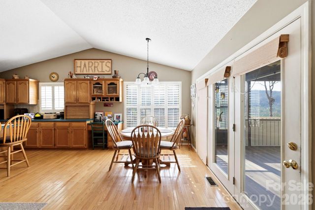 1489 Round Mountain Road, Brevard, NC 28712