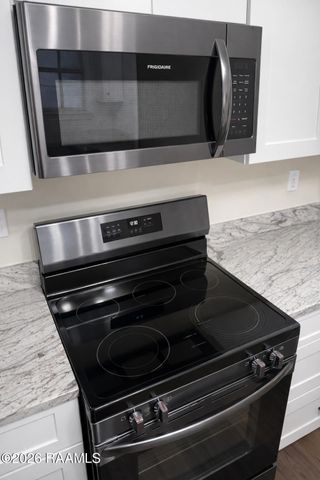 112 Thorn Drive, Youngsville, LA 70592