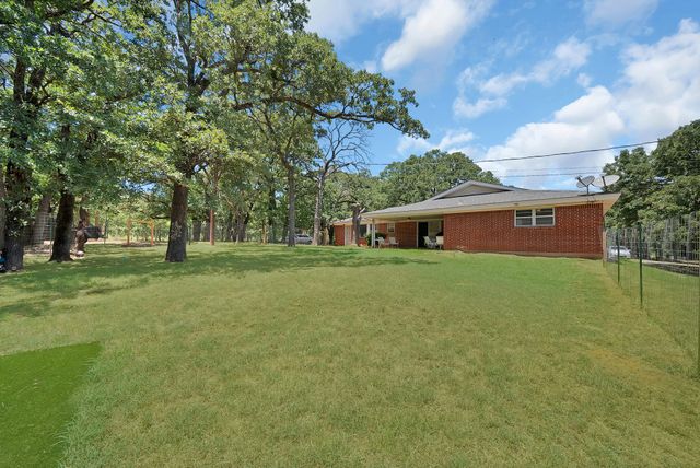305 W Bethesda Road, Burleson, TX 76028