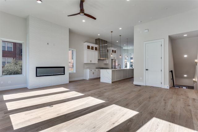 250 E Dallas Road 114, Grapevine, TX 76051