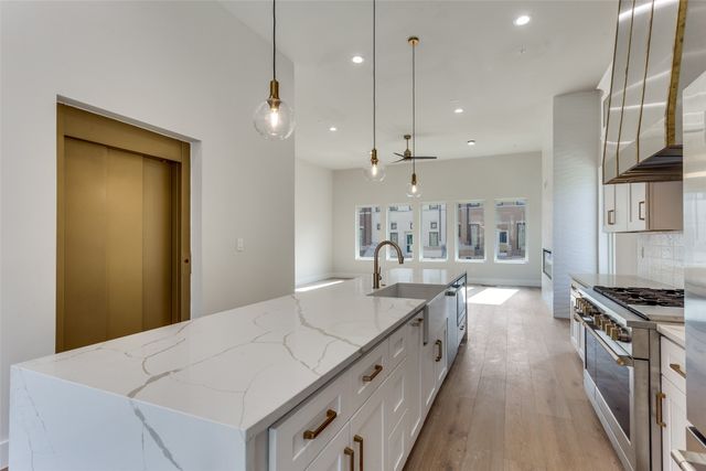 250 E Dallas Road 114, Grapevine, TX 76051