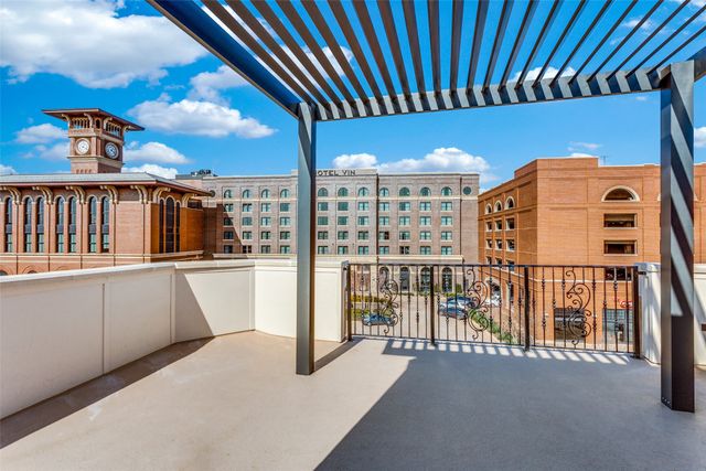 250 E Dallas Road 114, Grapevine, TX 76051