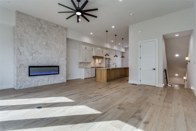 250 E Dallas Road 114, Grapevine, TX 76051