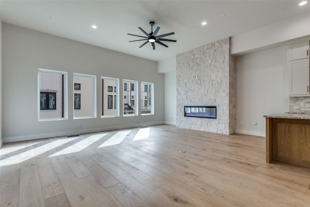 250 E Dallas Road 114, Grapevine, TX 76051