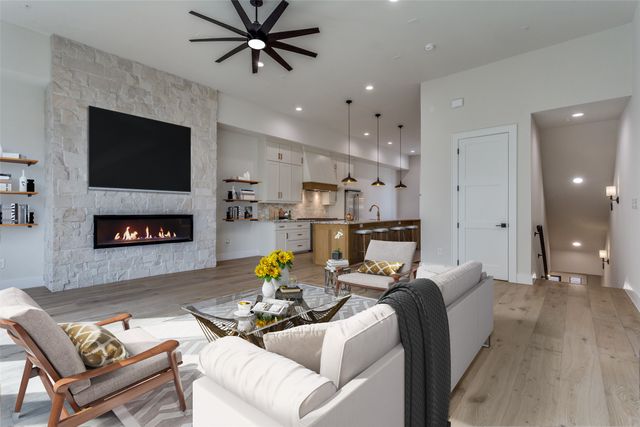 250 E Dallas Road 114, Grapevine, TX 76051