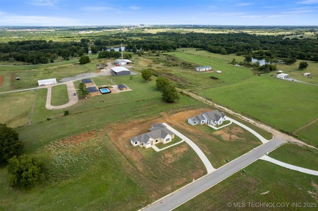 211 Vaughn Lane, Calera, OK 74730