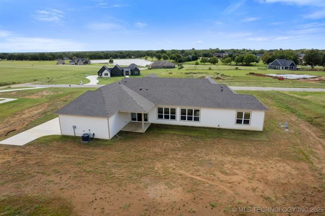 211 Vaughn Lane, Calera, OK 74730