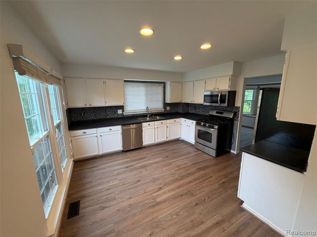 24525 Jamestowne Road, Novi, MI 48375