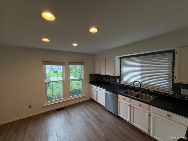 24525 Jamestowne Road, Novi, MI 48375