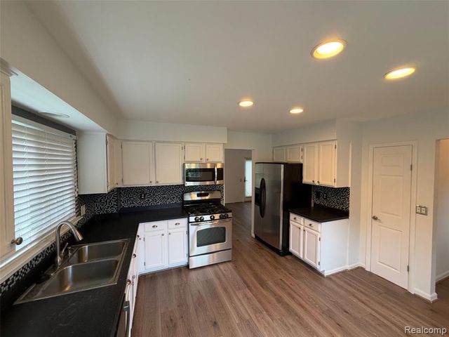 24525 Jamestowne Road, Novi, MI 48375