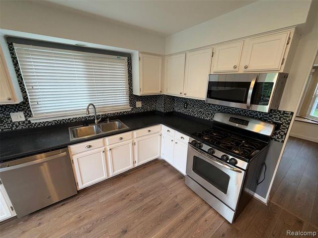 24525 Jamestowne Road, Novi, MI 48375