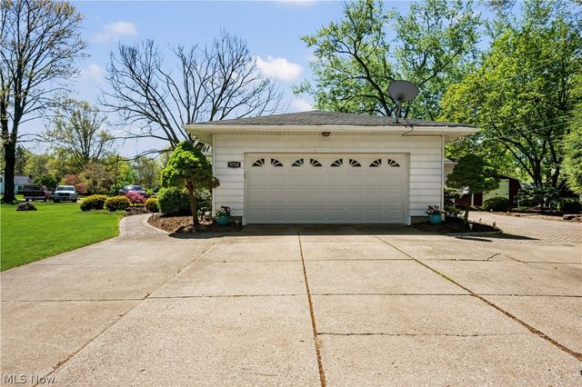 3720 Brookside Drive, Norton, OH 44203