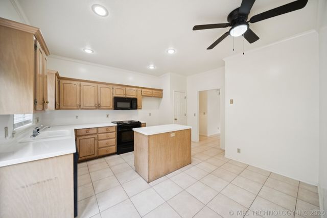 3010 E 90th Place, Tulsa, OK 74137