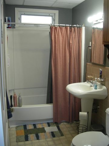 66 Fruit St, Worcester, MA 01609