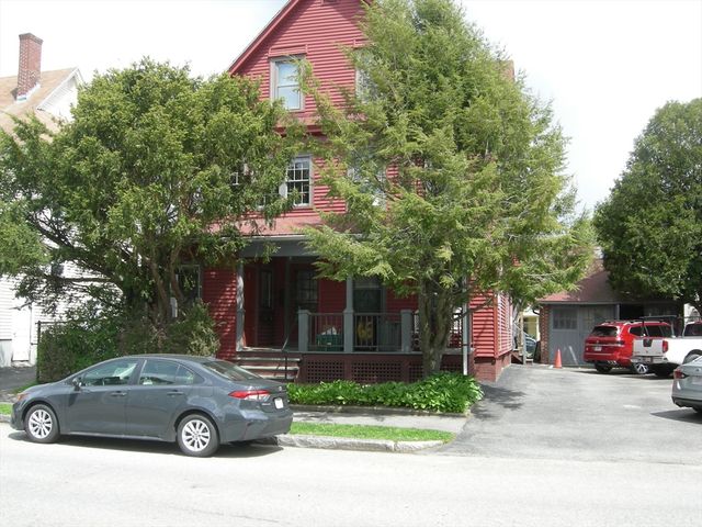 66 Fruit St, Worcester, MA 01609