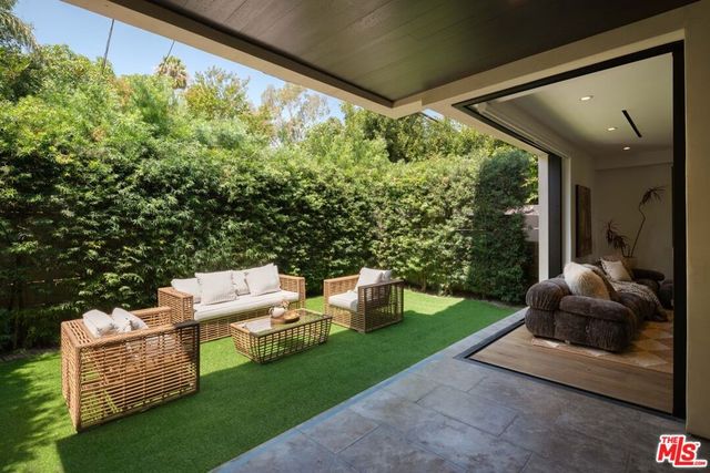 527 Norwich Drive, West Hollywood, CA 90048