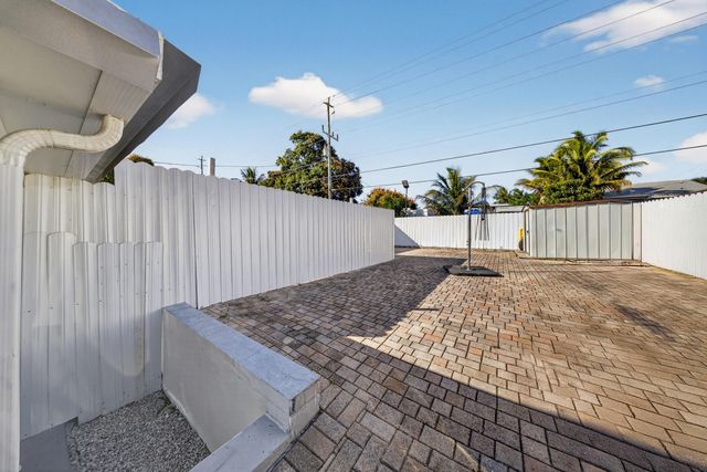 623 S Pine, Lake Worth Beach, FL 33460