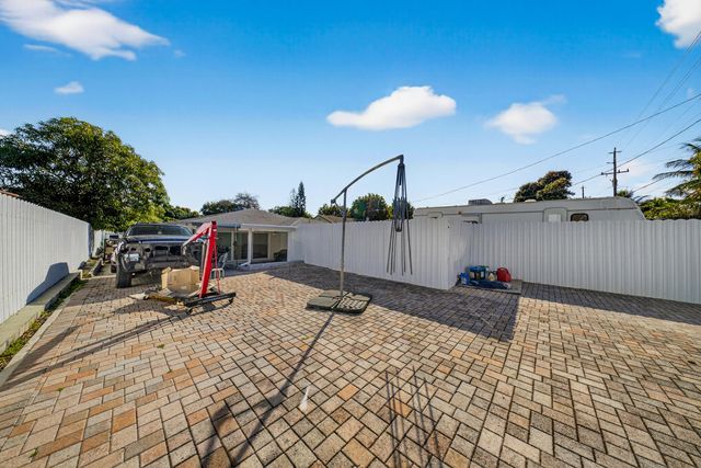 623 S Pine, Lake Worth Beach, FL 33460