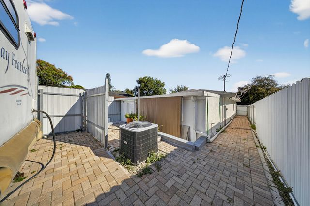623 S Pine, Lake Worth Beach, FL 33460