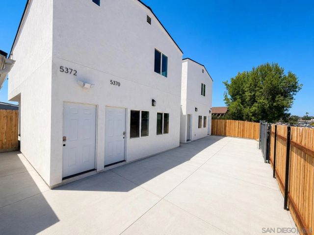 5370 Nutmeg St, Oak Park, CA 92105