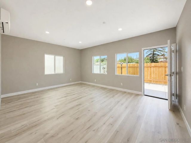 5370 Nutmeg St, Oak Park, CA 92105