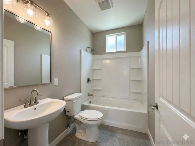 5370 Nutmeg St, Oak Park, CA 92105