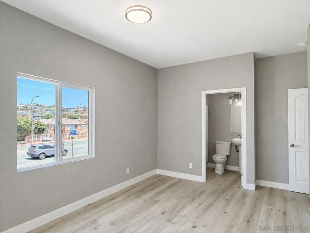 5370 Nutmeg St, Oak Park, CA 92105