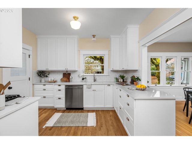 1239 Ne SUMNER St, Portland, OR 97211