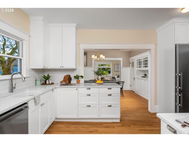 1239 Ne SUMNER St, Portland, OR 97211