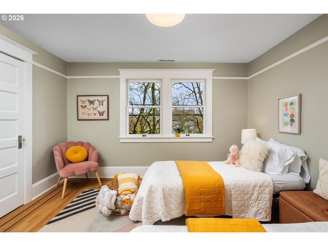 1239 Ne SUMNER St, Portland, OR 97211