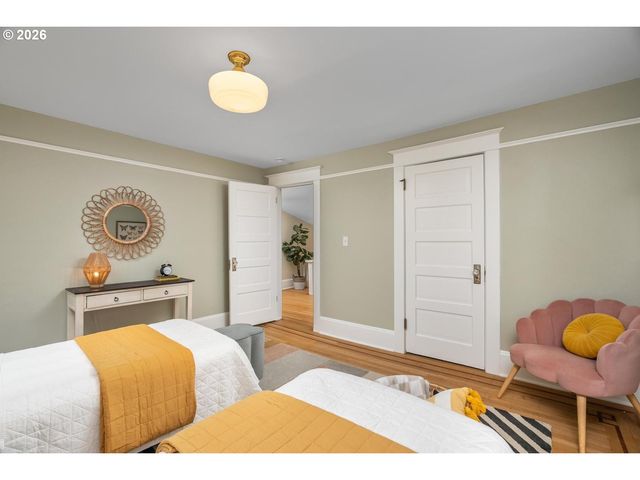 1239 Ne SUMNER St, Portland, OR 97211