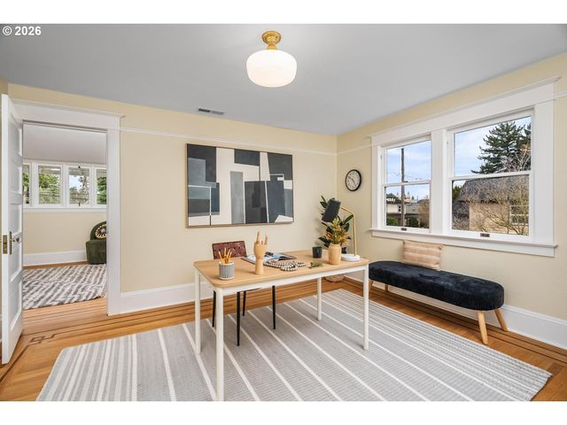 1239 Ne SUMNER St, Portland, OR 97211