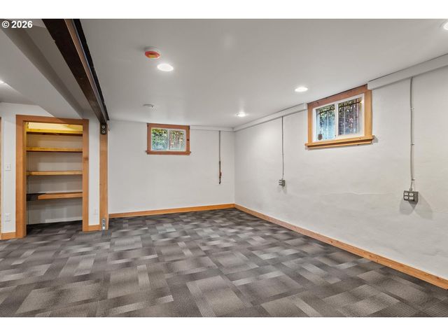 1239 Ne SUMNER St, Portland, OR 97211