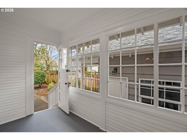 1239 Ne SUMNER St, Portland, OR 97211