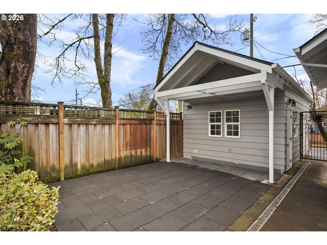 1239 Ne SUMNER St, Portland, OR 97211