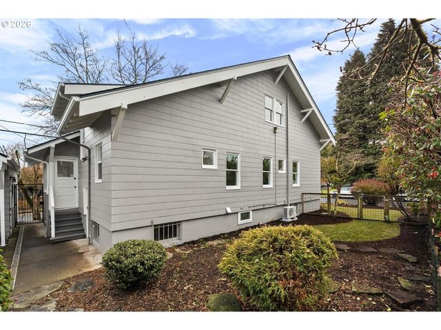 1239 Ne SUMNER St, Portland, OR 97211