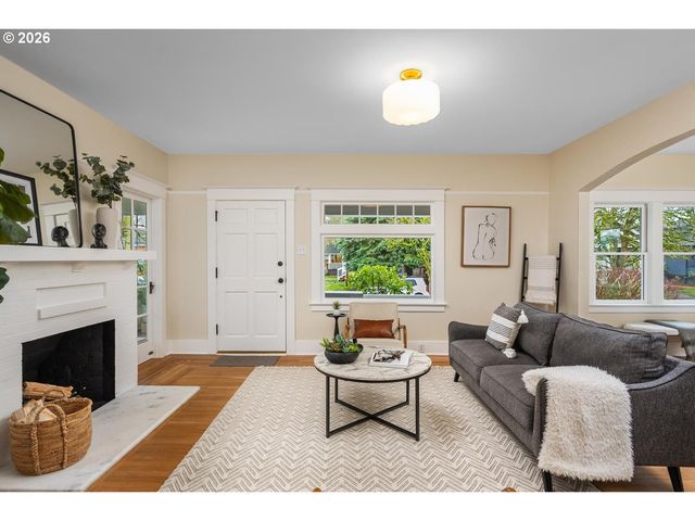 1239 Ne SUMNER St, Portland, OR 97211