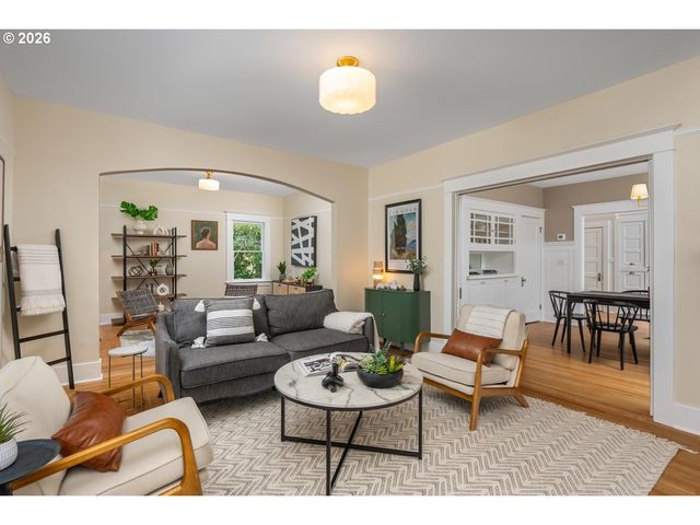 1239 Ne SUMNER St, Portland, OR 97211