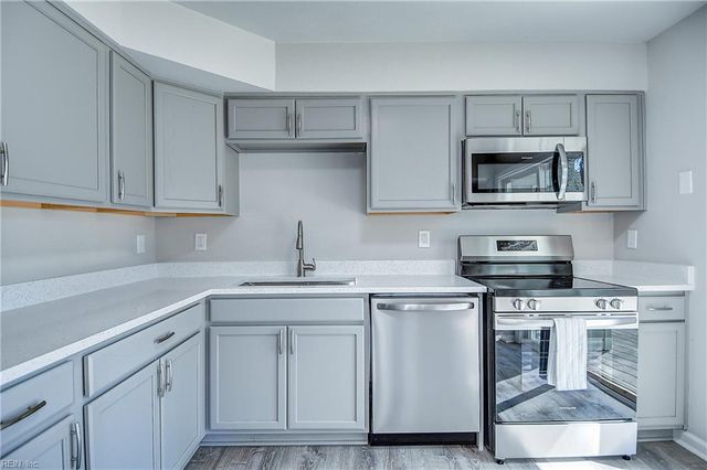 705 Pine Wood CT, Chesapeake, VA 23320