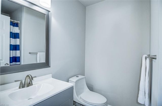 705 Pine Wood CT, Chesapeake, VA 23320