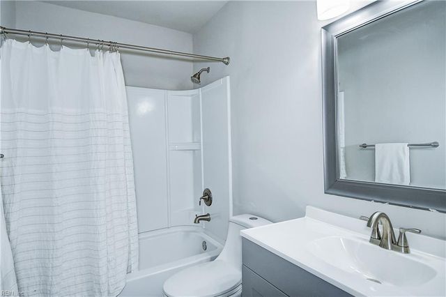 705 Pine Wood CT, Chesapeake, VA 23320