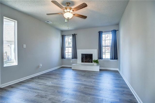 705 Pine Wood CT, Chesapeake, VA 23320