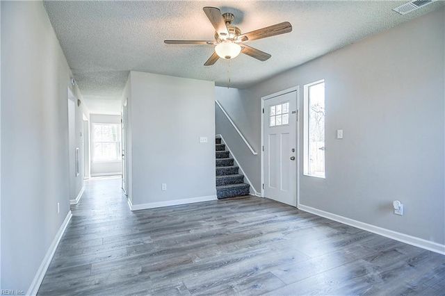 705 Pine Wood CT, Chesapeake, VA 23320