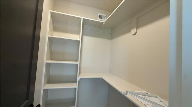701 SE 21st Street, Oak Grove, MO 64075